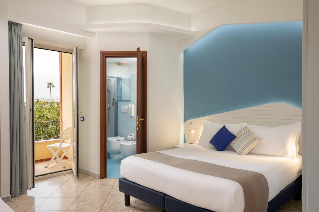 Hotel Casa Yvorio Terracina Exterior photo