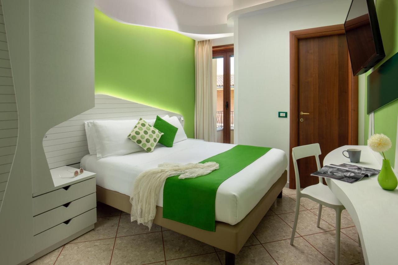 Hotel Casa Yvorio Terracina Exterior photo