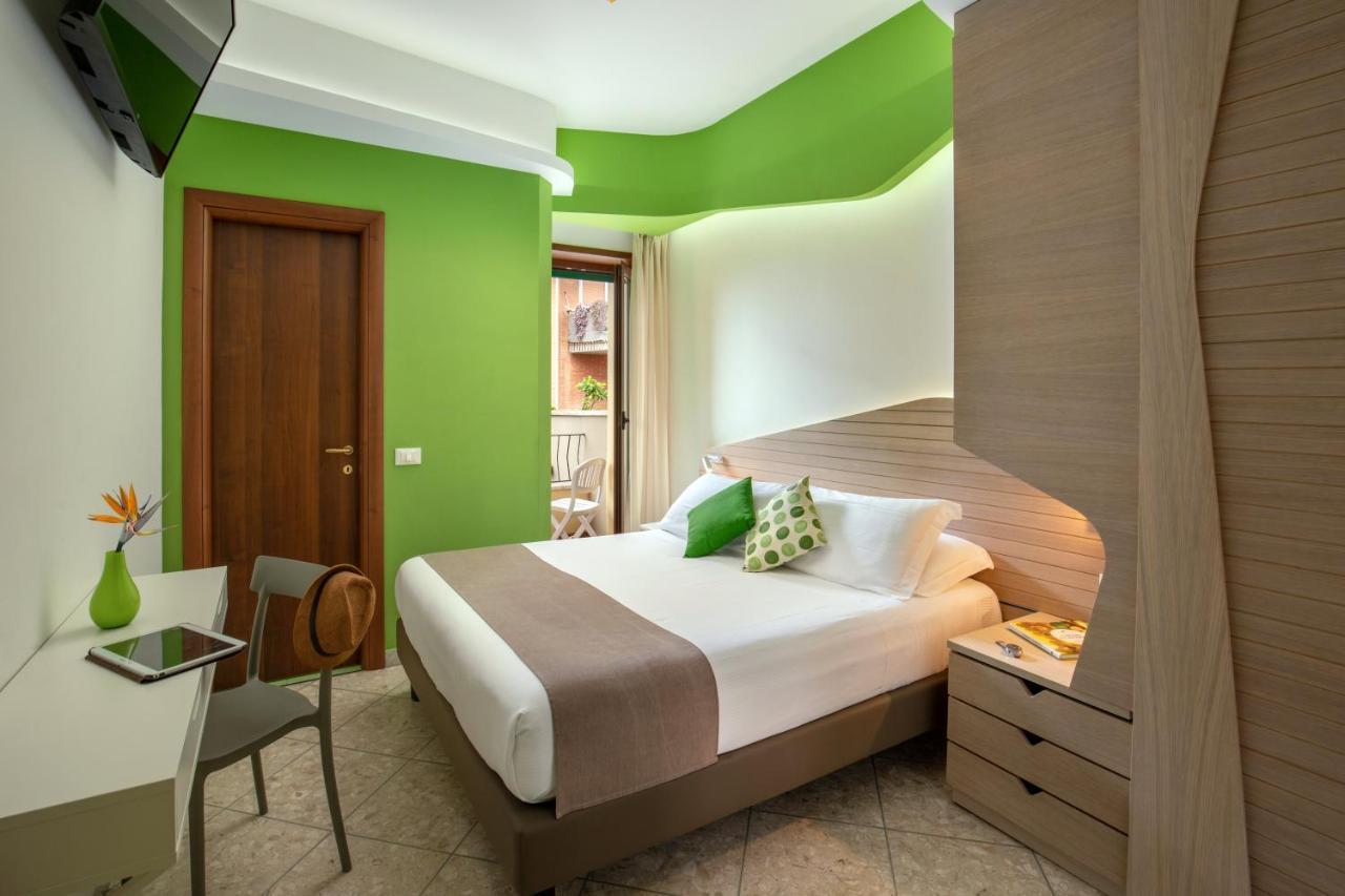 Hotel Casa Yvorio Terracina Exterior photo