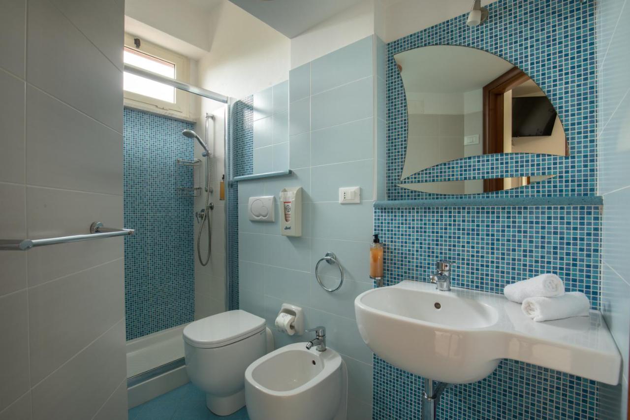 Hotel Casa Yvorio Terracina Exterior photo
