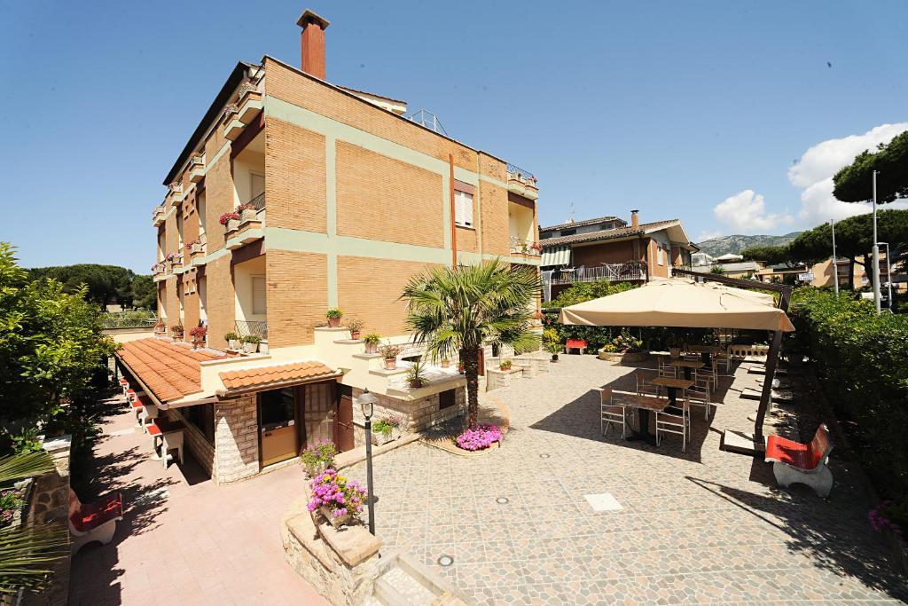 Hotel Casa Yvorio Terracina Exterior photo